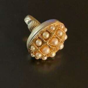 1970 Avon Ring of Pearls Glace Ring